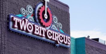 Two Bit Circus, der mit Pixeln bemalte Karneval